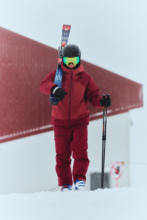Model wearing the G06302 GORE-TEX 2L Jacket