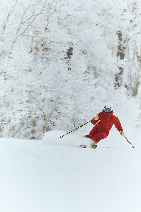 Model wearing the GW06304 W's GORE-TEX 2L Jacket