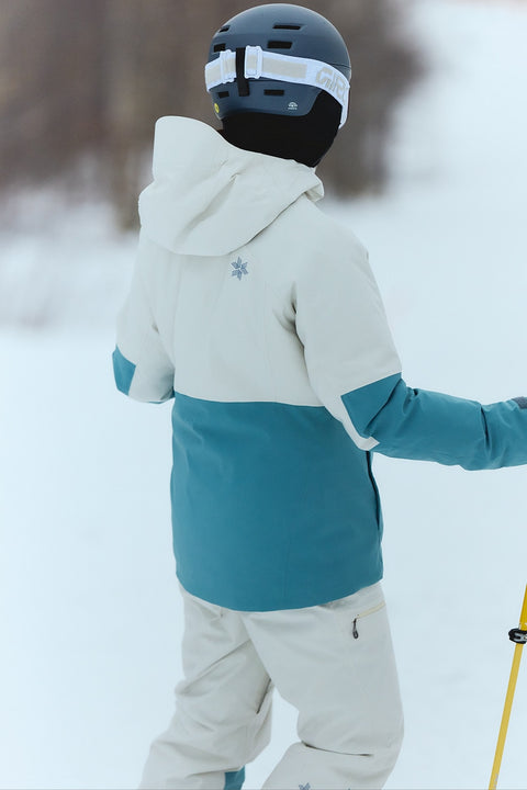 Model wearing the GW15306 W's G-AXIS Jacket
