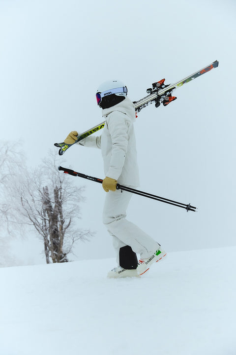 Model wearing the GW15306 W's G-AXIS Jacket